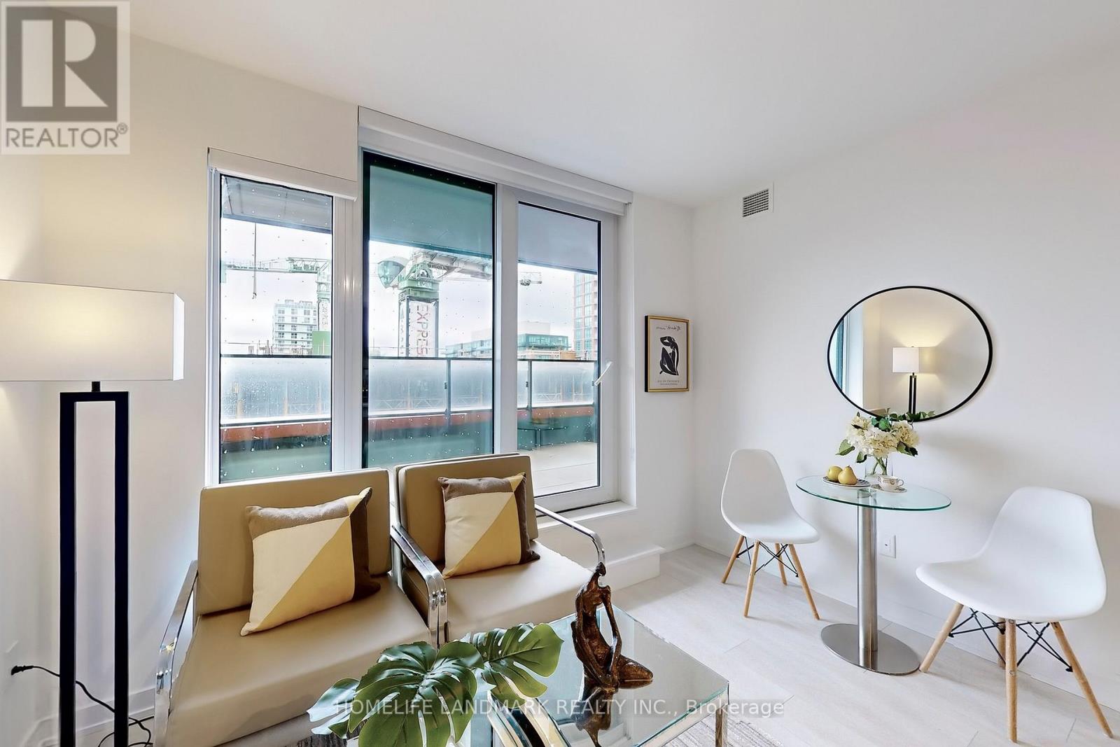 Photo 2 of 717 8 Tippett Road, Toronto ON