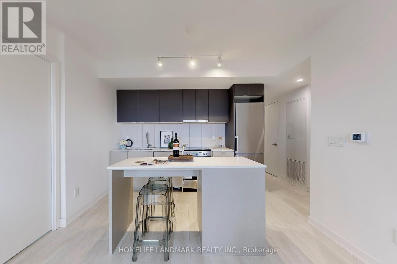 Photo 5 of 717 8 Tippett Road, Toronto ON