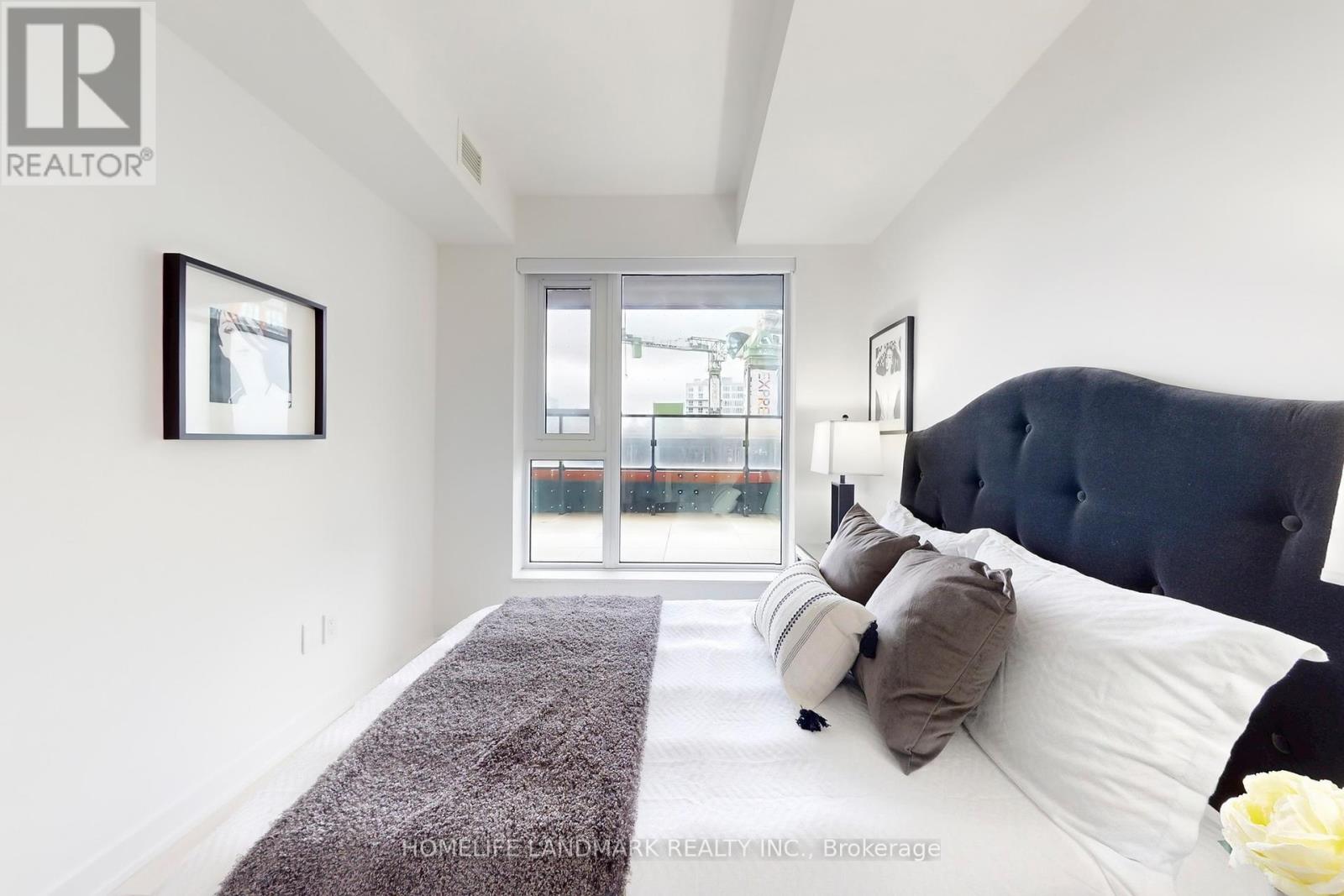 Photo 19 of 717 8 Tippett Road, Toronto ON