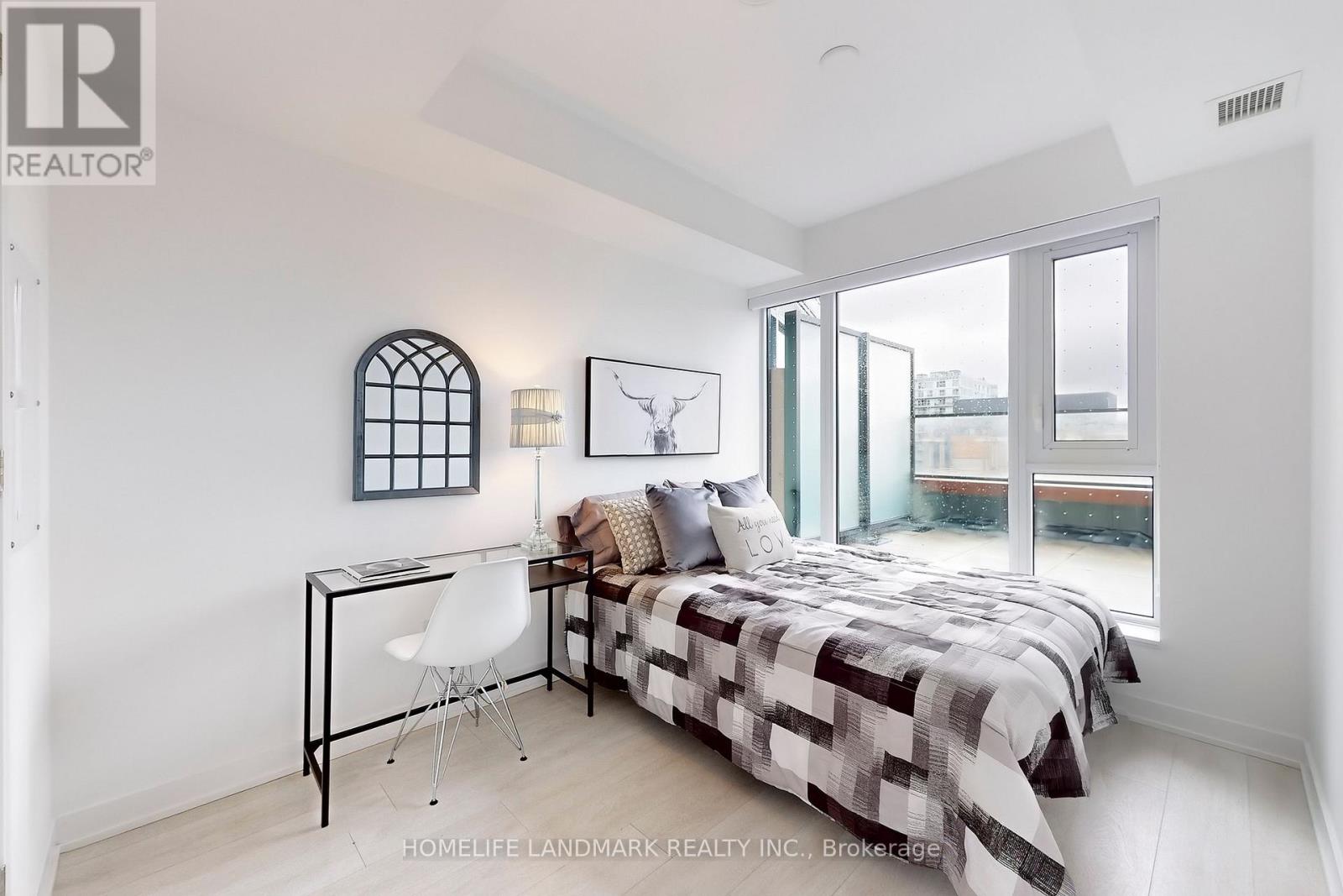 Photo 14 of 717 8 Tippett Road, Toronto ON