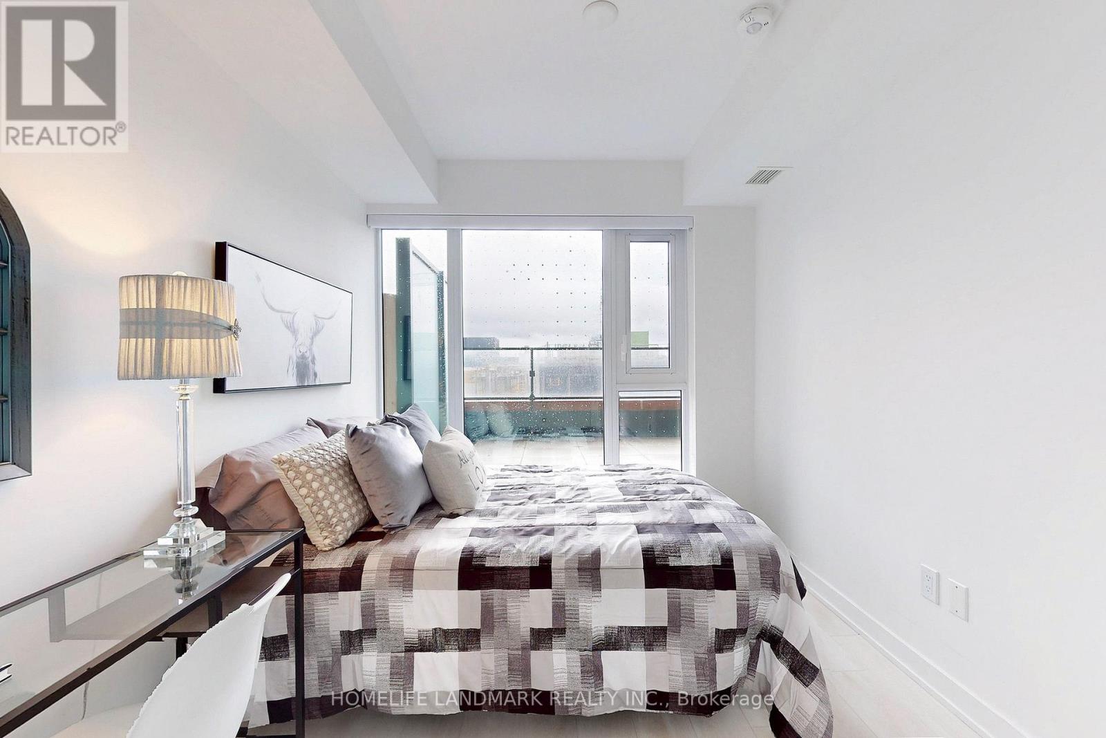 Photo 17 of 717 8 Tippett Road, Toronto ON