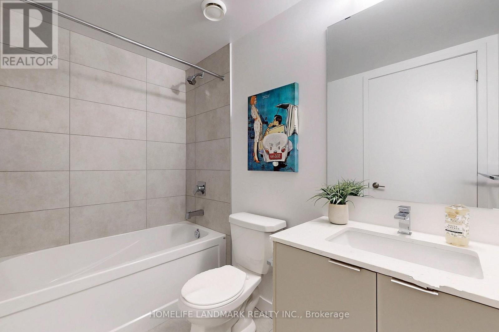 Photo 15 of 717 8 Tippett Road, Toronto ON