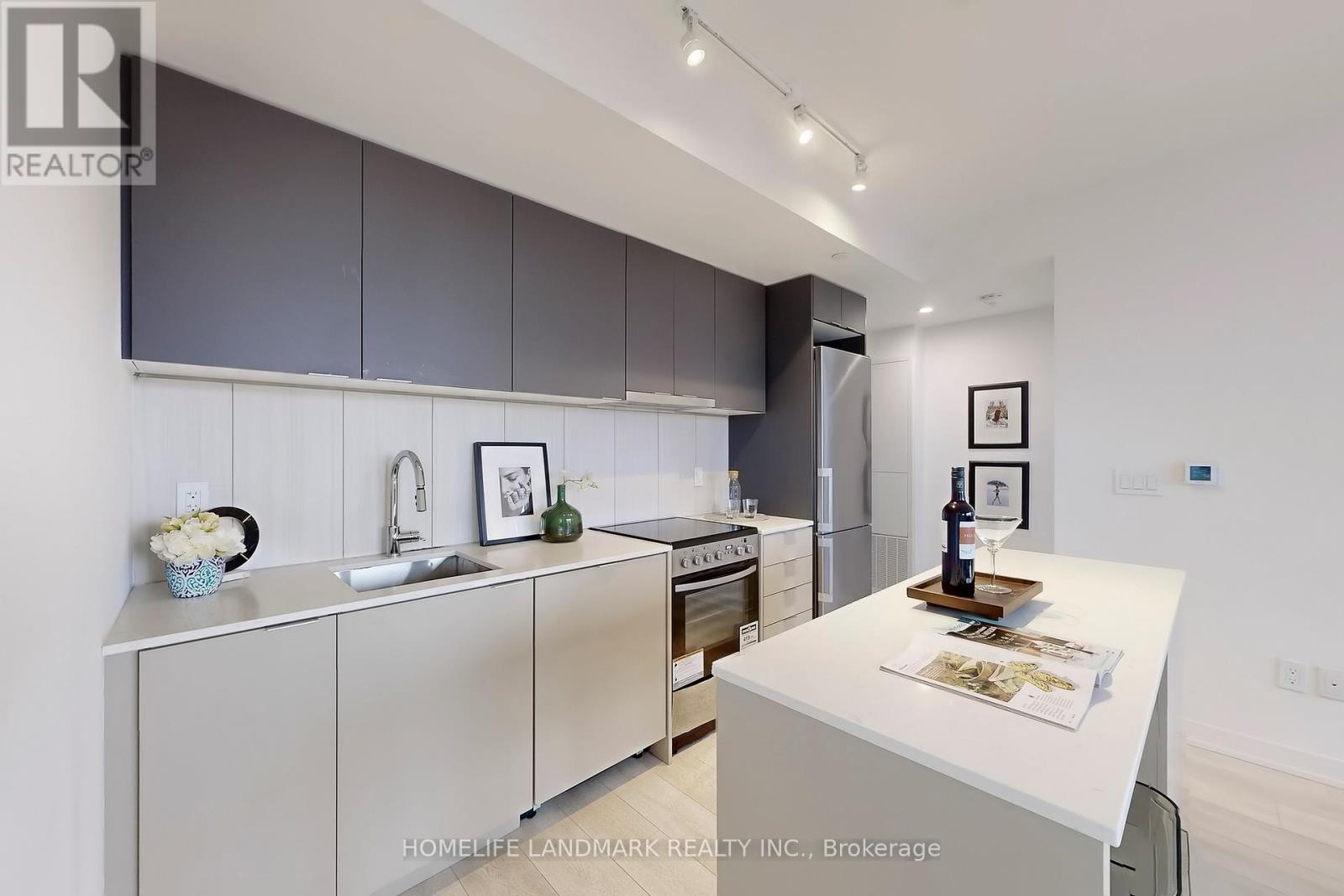 Photo 12 of 717 8 Tippett Road, Toronto ON