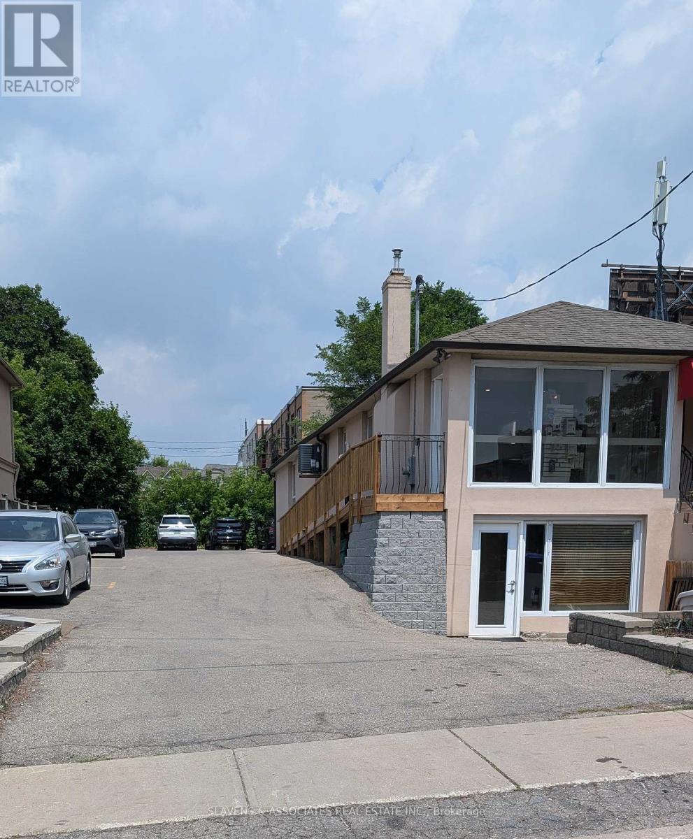 Photo 2 of Lower 368 Melrose Avenue, Toronto ON