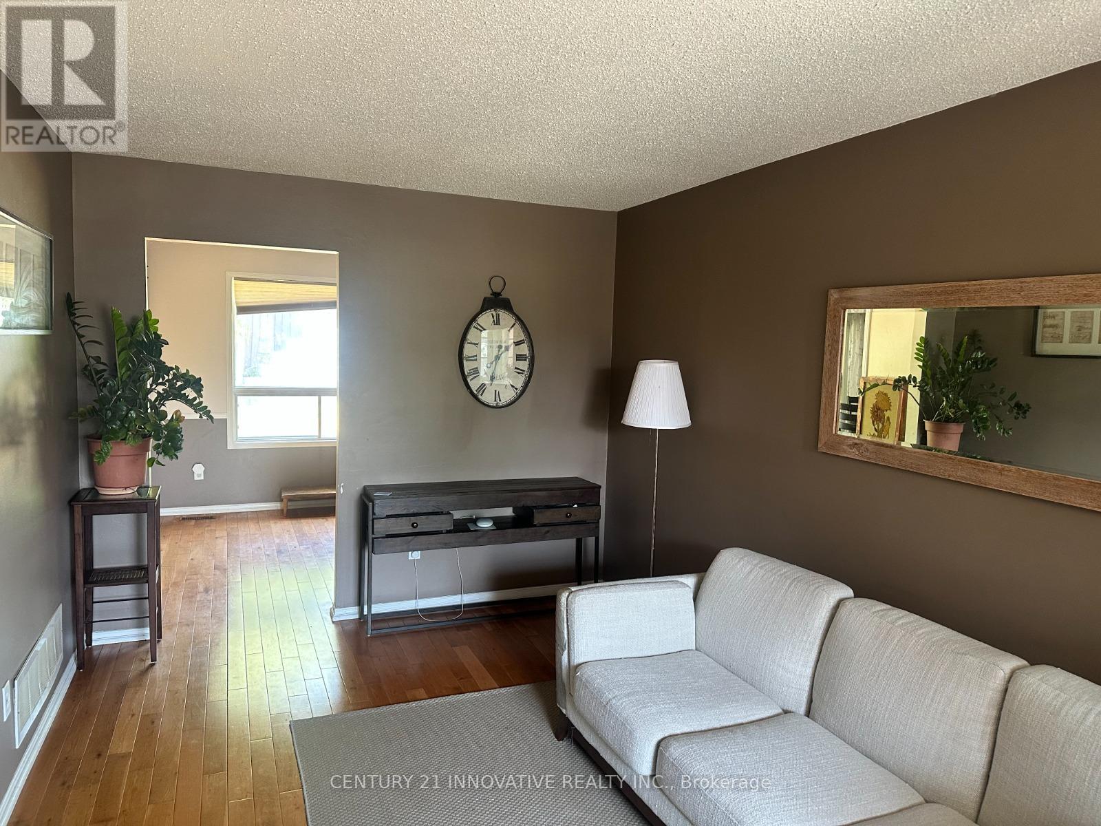 Photo 1 of 120 Andona Crescent, Toronto ON