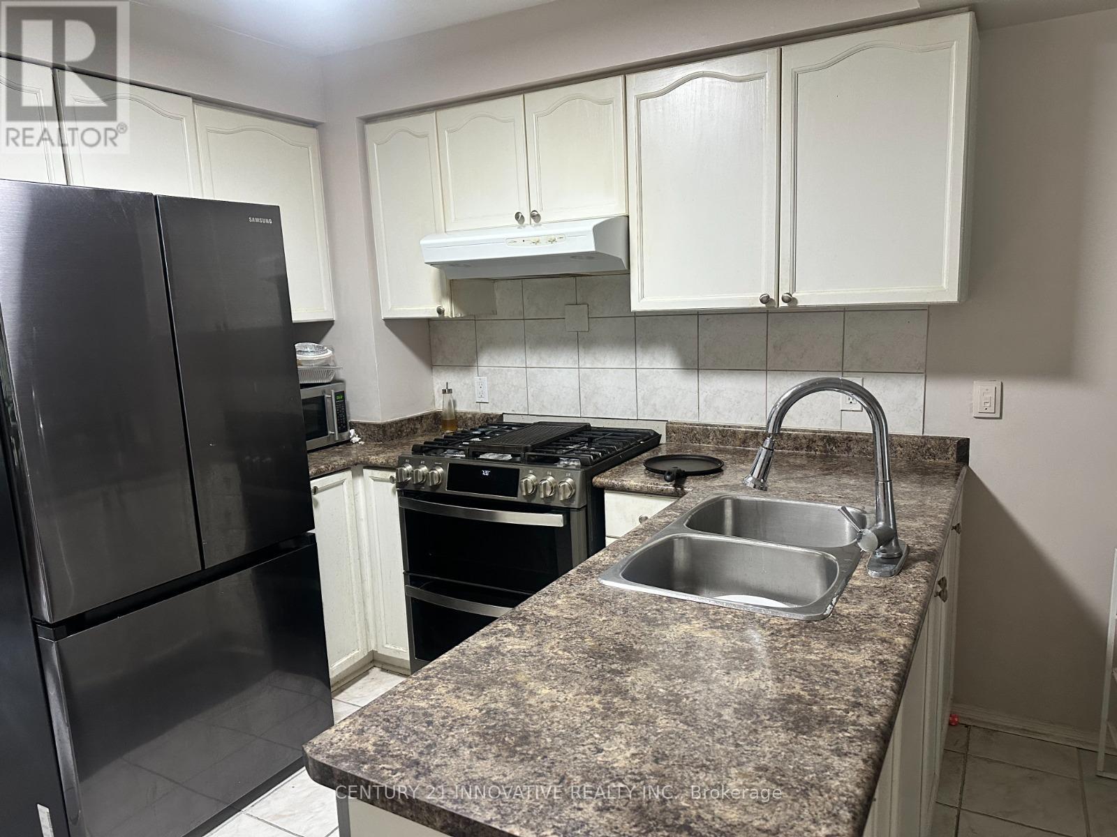 Photo 3 of 120 Andona Crescent, Toronto ON