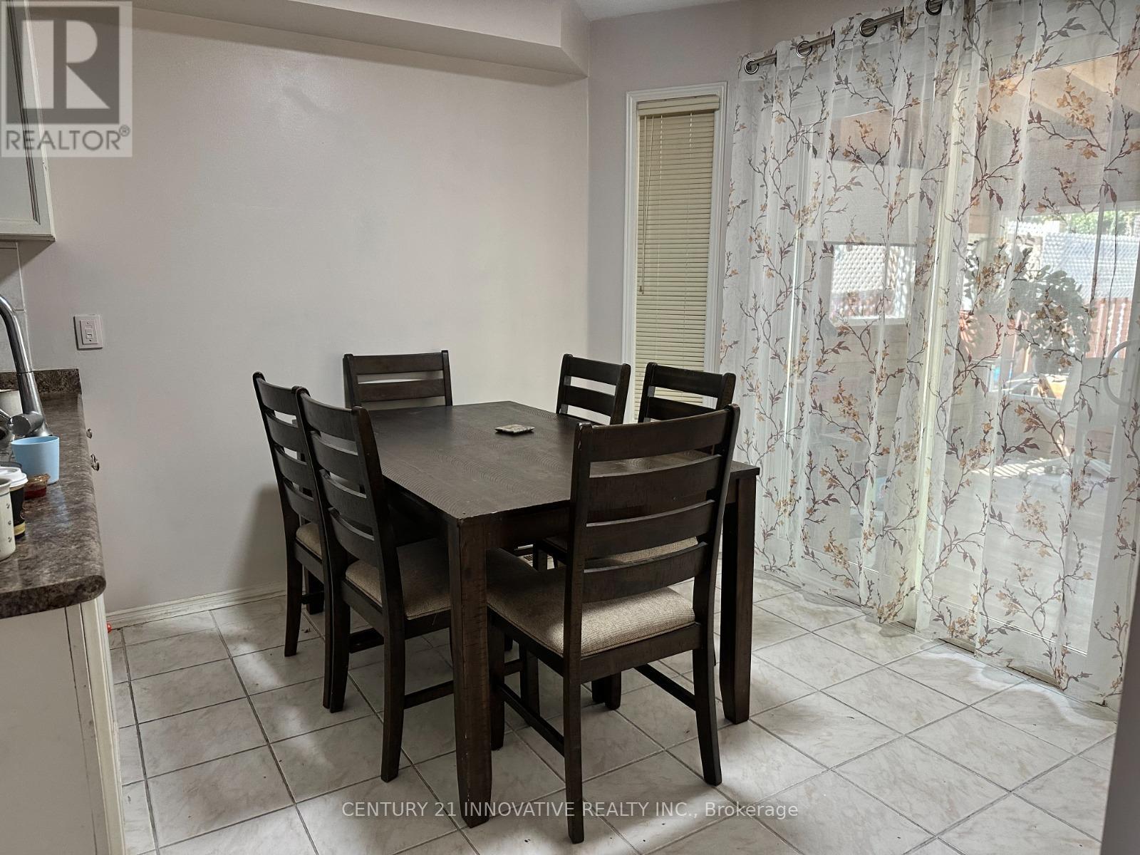 Photo 12 of 120 Andona Crescent, Toronto ON