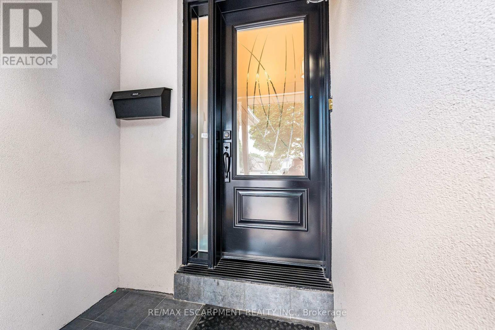 Photo 2 of 16 Ackrow Court, Toronto ON