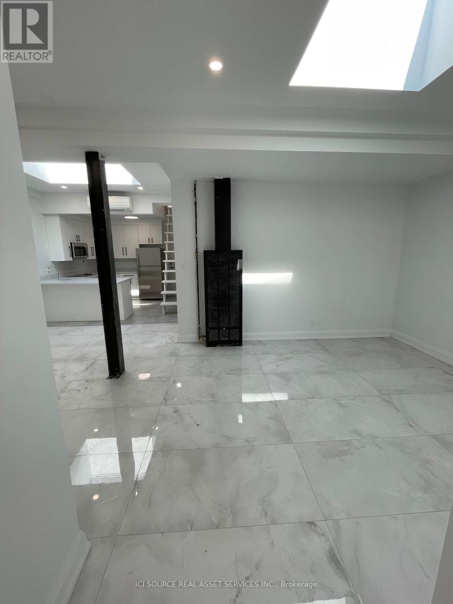 Photo 2 of 3 754 Queen Street E, Toronto ON