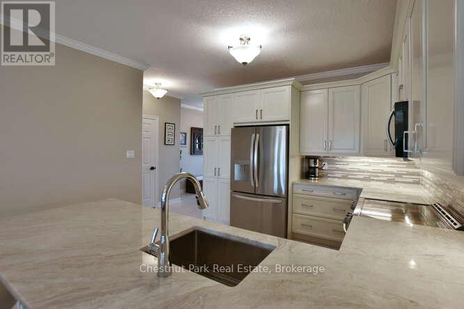 Photo 10 of 23 Maidens Crescent, Collingwood ON