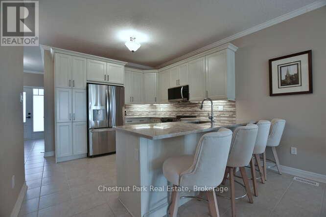 Photo 9 of 23 Maidens Crescent, Collingwood ON