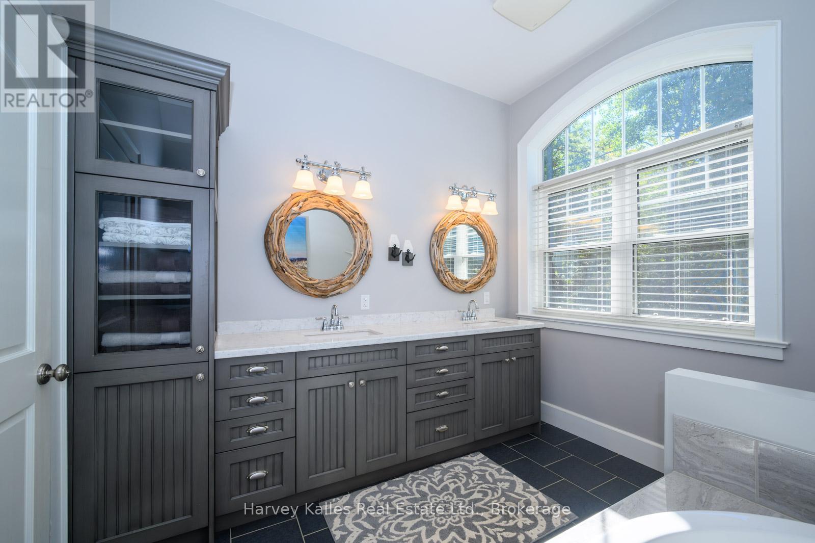 Photo 4 of 1045 Lakeshore Drive, Gravenhurst ON