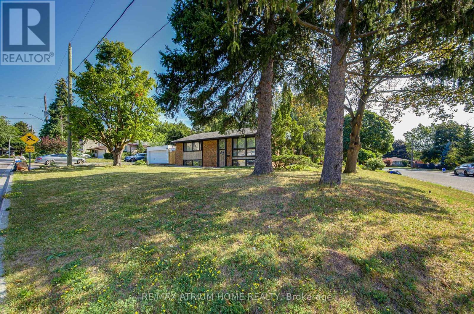 Photo 1 of 29 Starlight Crescent, Richmond Hill ON