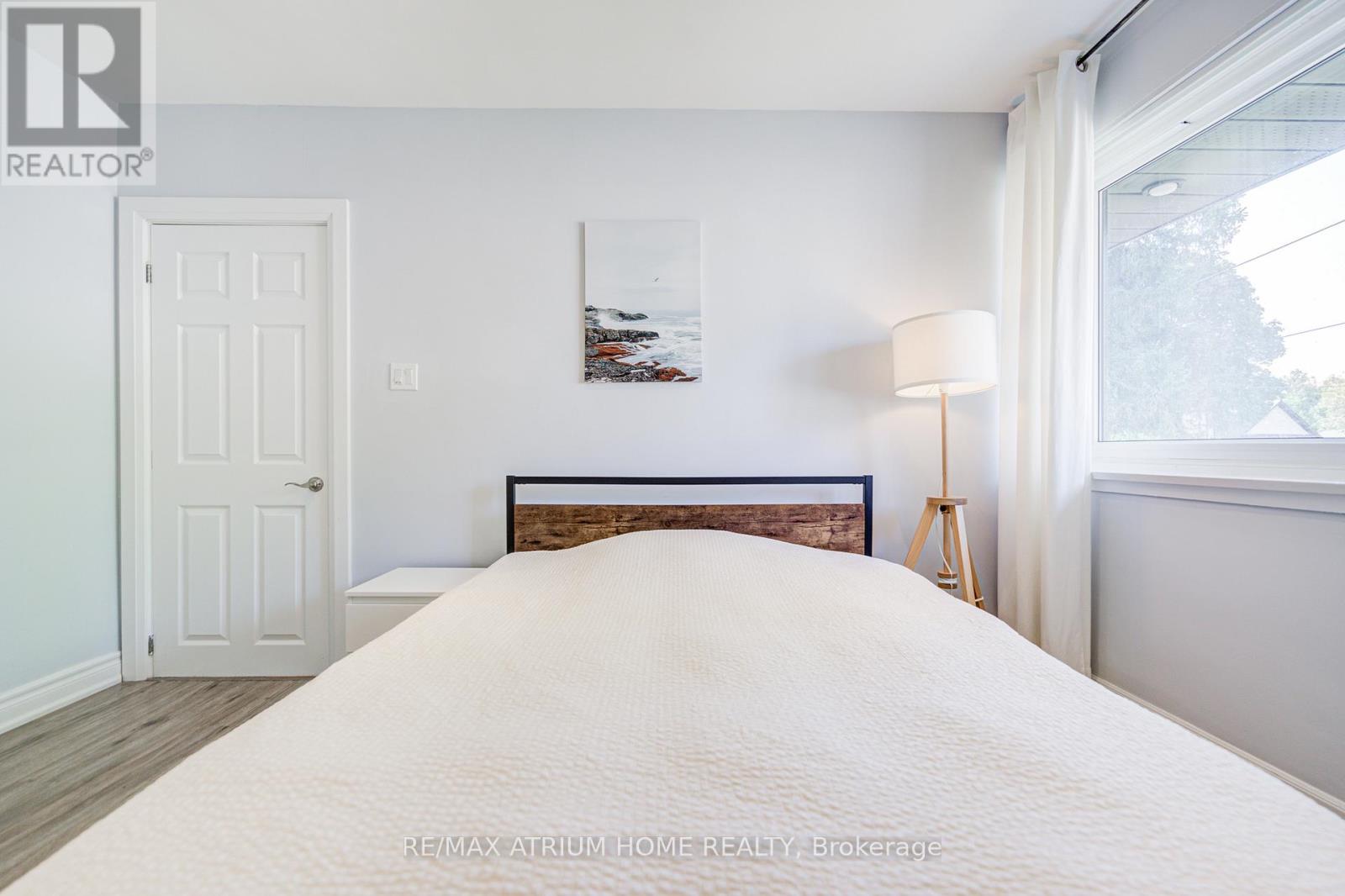 Photo 20 of 29 Starlight Crescent, Richmond Hill ON