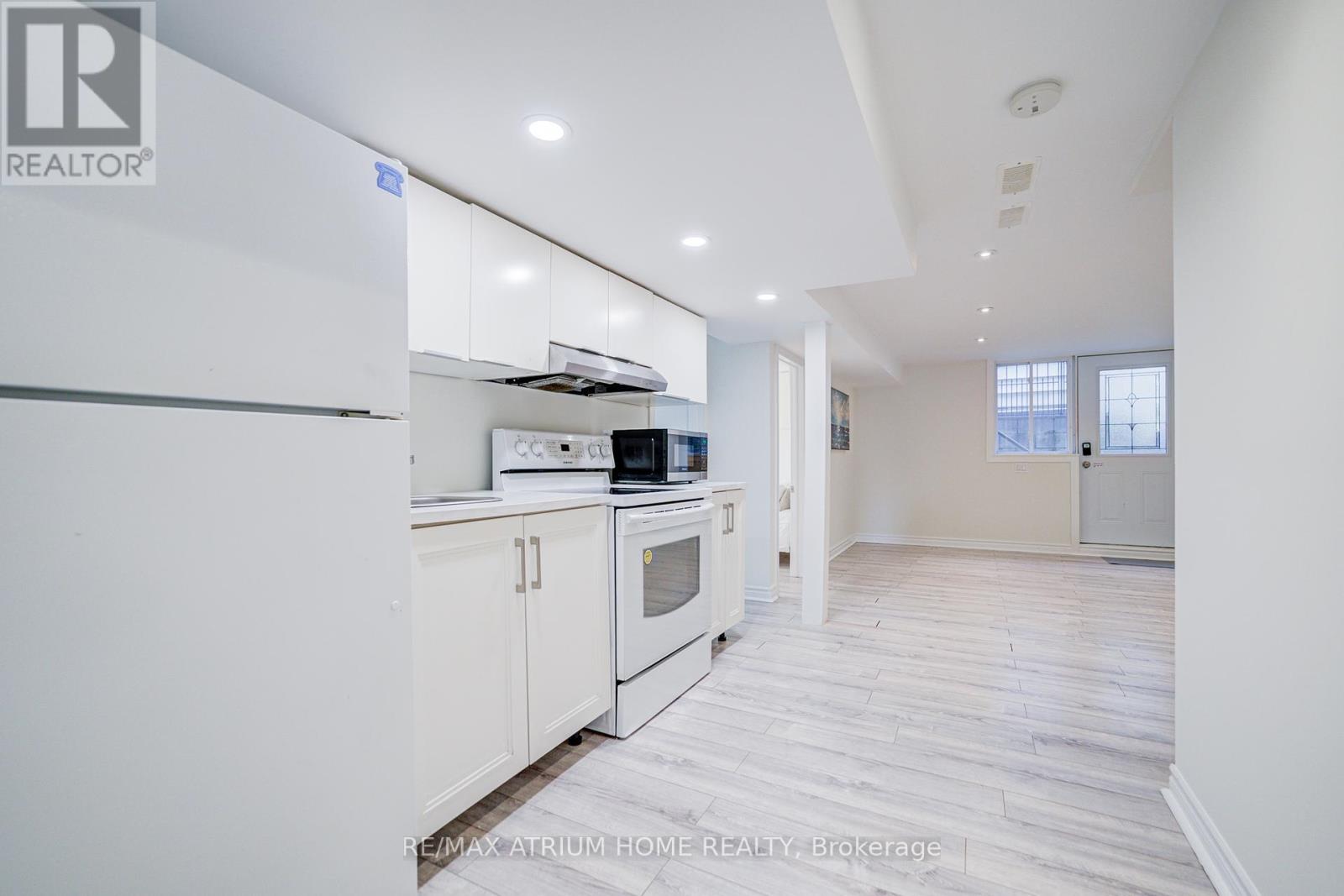 Photo 27 of 29 Starlight Crescent, Richmond Hill ON