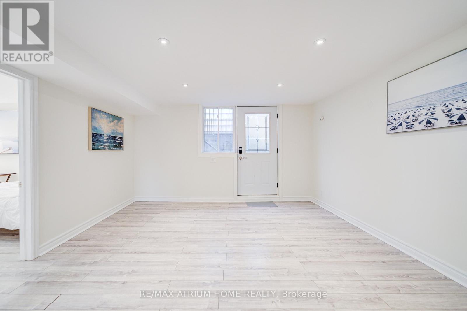 Photo 30 of 29 Starlight Crescent, Richmond Hill ON