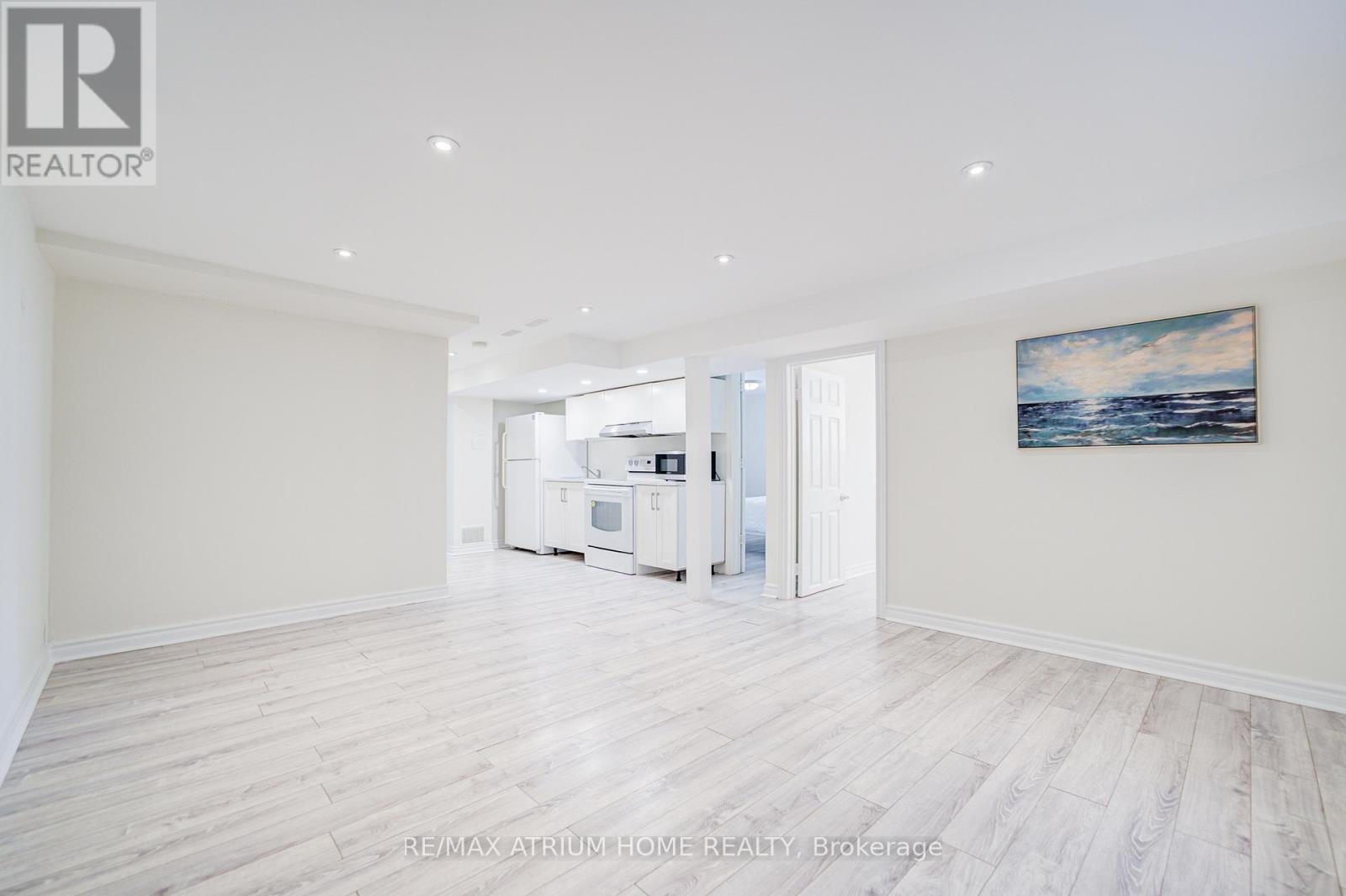 Photo 31 of 29 Starlight Crescent, Richmond Hill ON