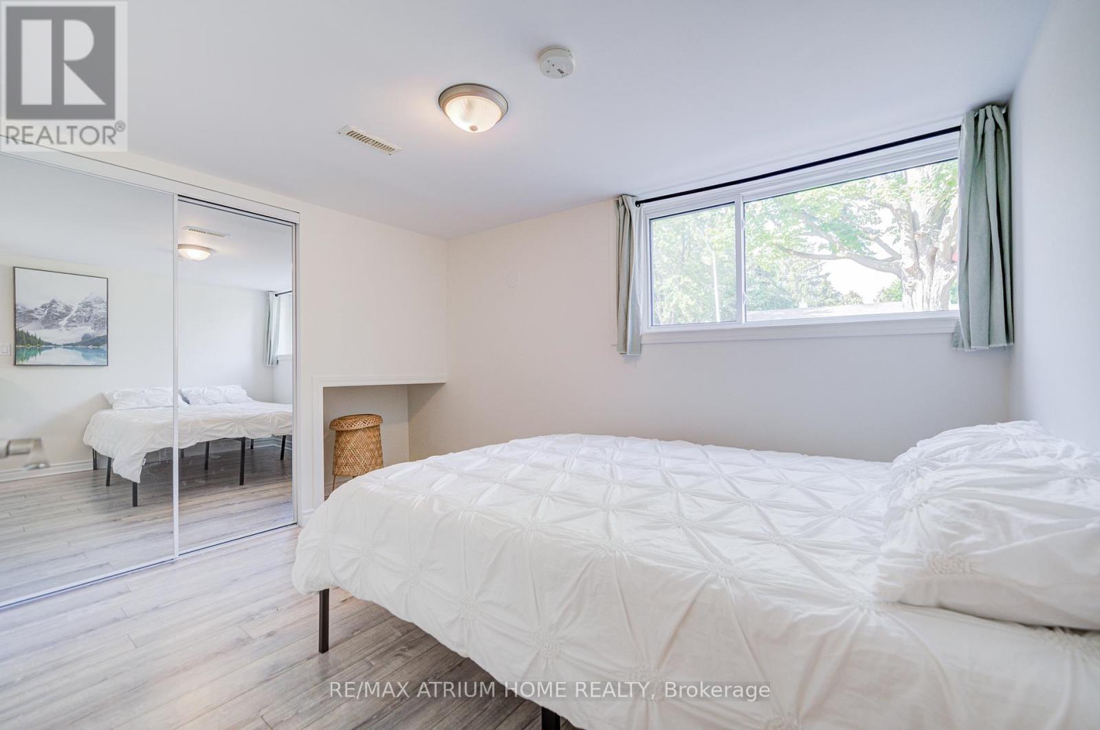 Photo 34 of 29 Starlight Crescent, Richmond Hill ON