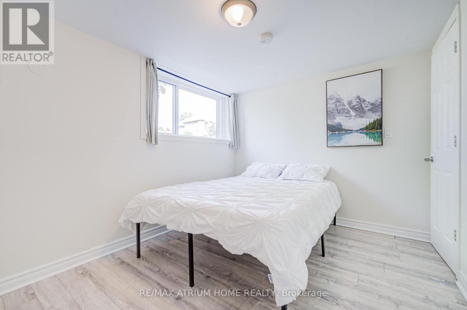 Photo 36 of 29 Starlight Crescent, Richmond Hill ON