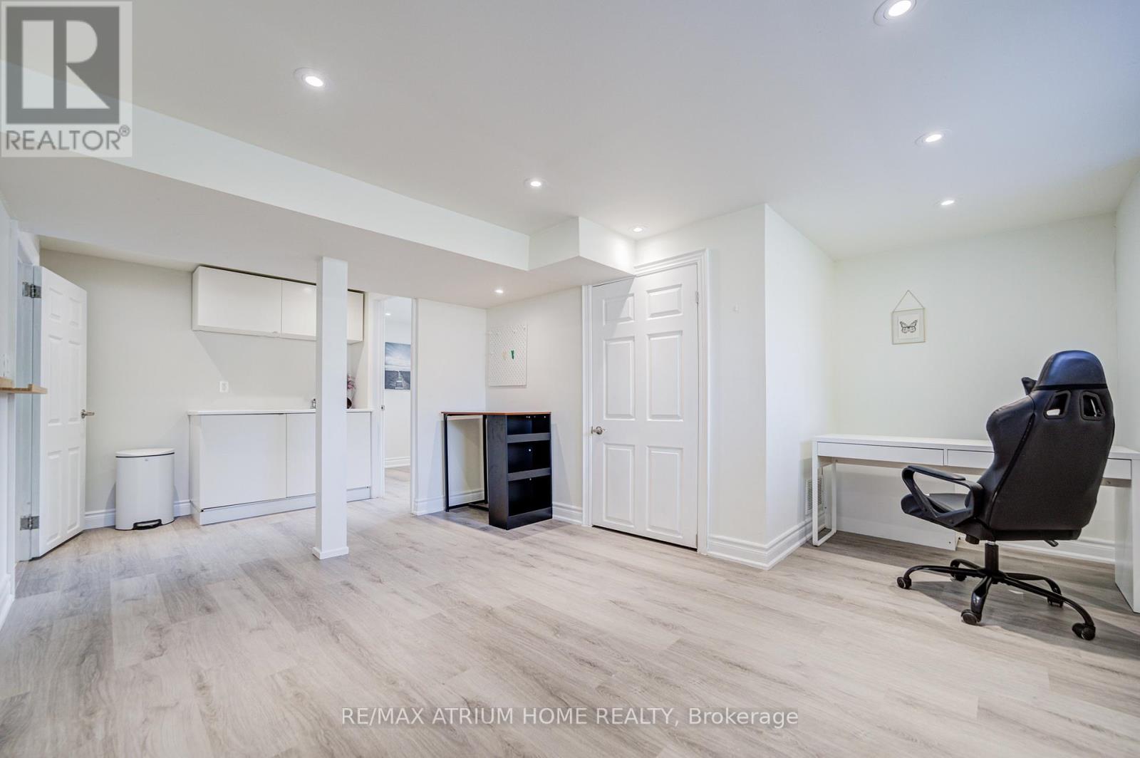 Photo 40 of 29 Starlight Crescent, Richmond Hill ON