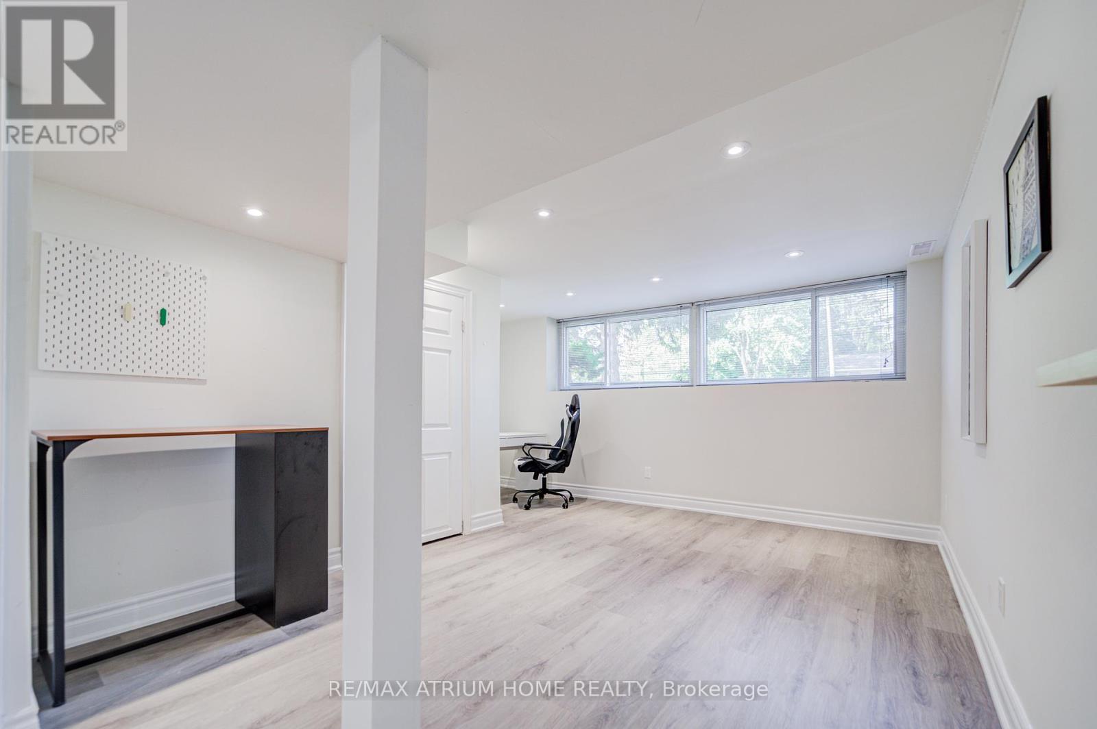 Photo 41 of 29 Starlight Crescent, Richmond Hill ON