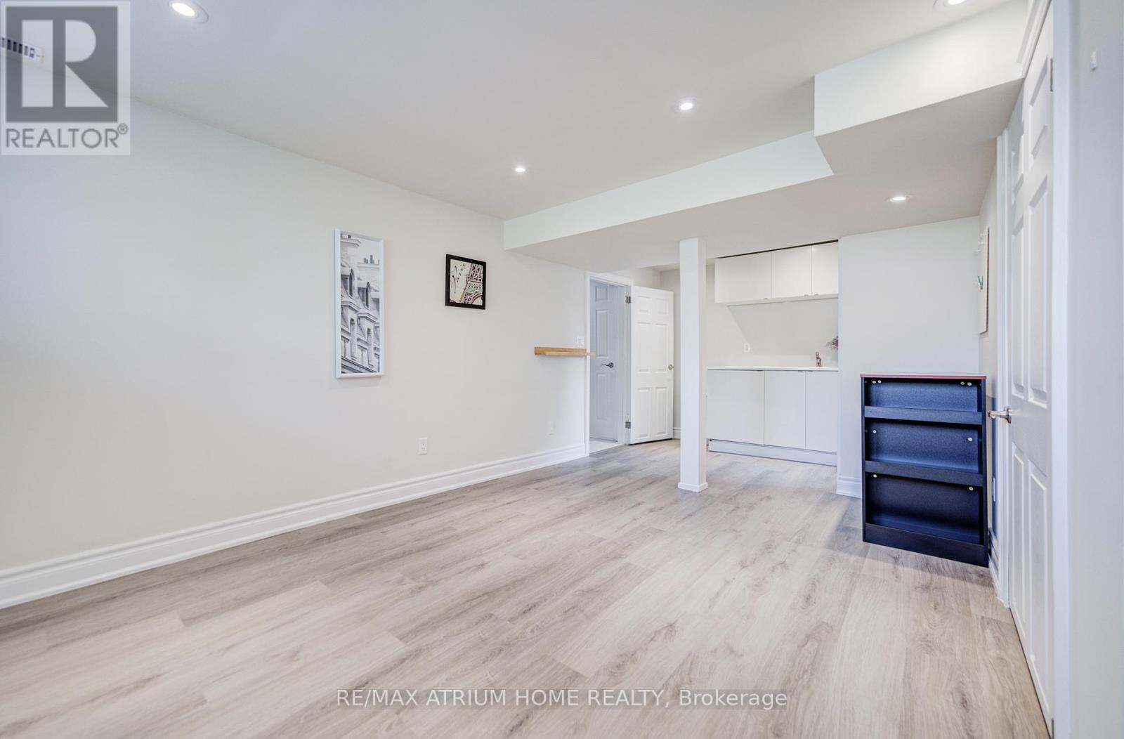 Photo 43 of 29 Starlight Crescent, Richmond Hill ON