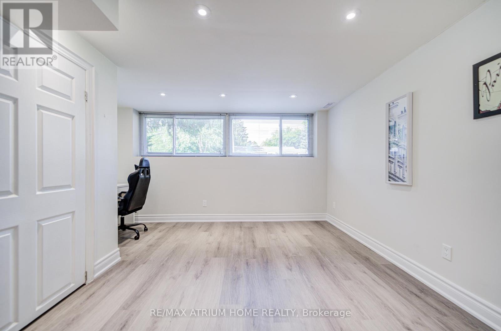 Photo 44 of 29 Starlight Crescent, Richmond Hill ON