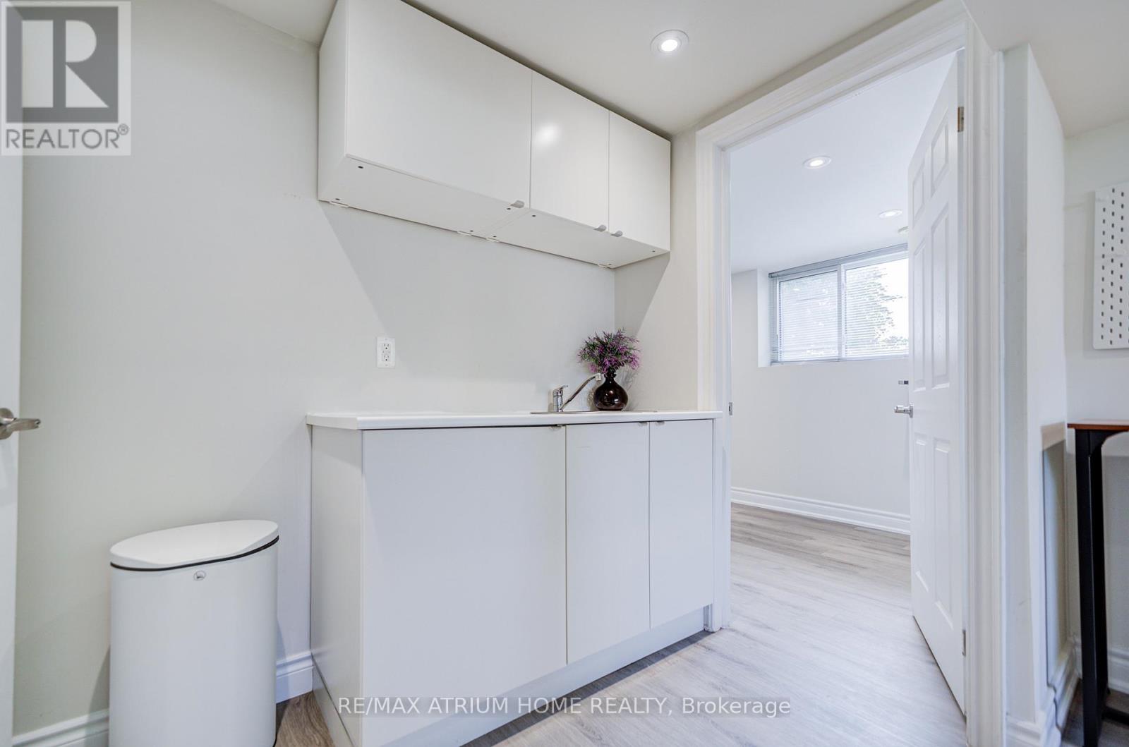 Photo 45 of 29 Starlight Crescent, Richmond Hill ON