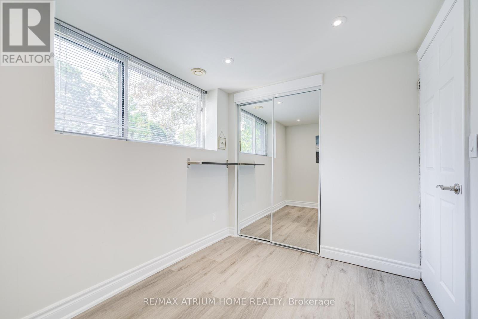 Photo 47 of 29 Starlight Crescent, Richmond Hill ON