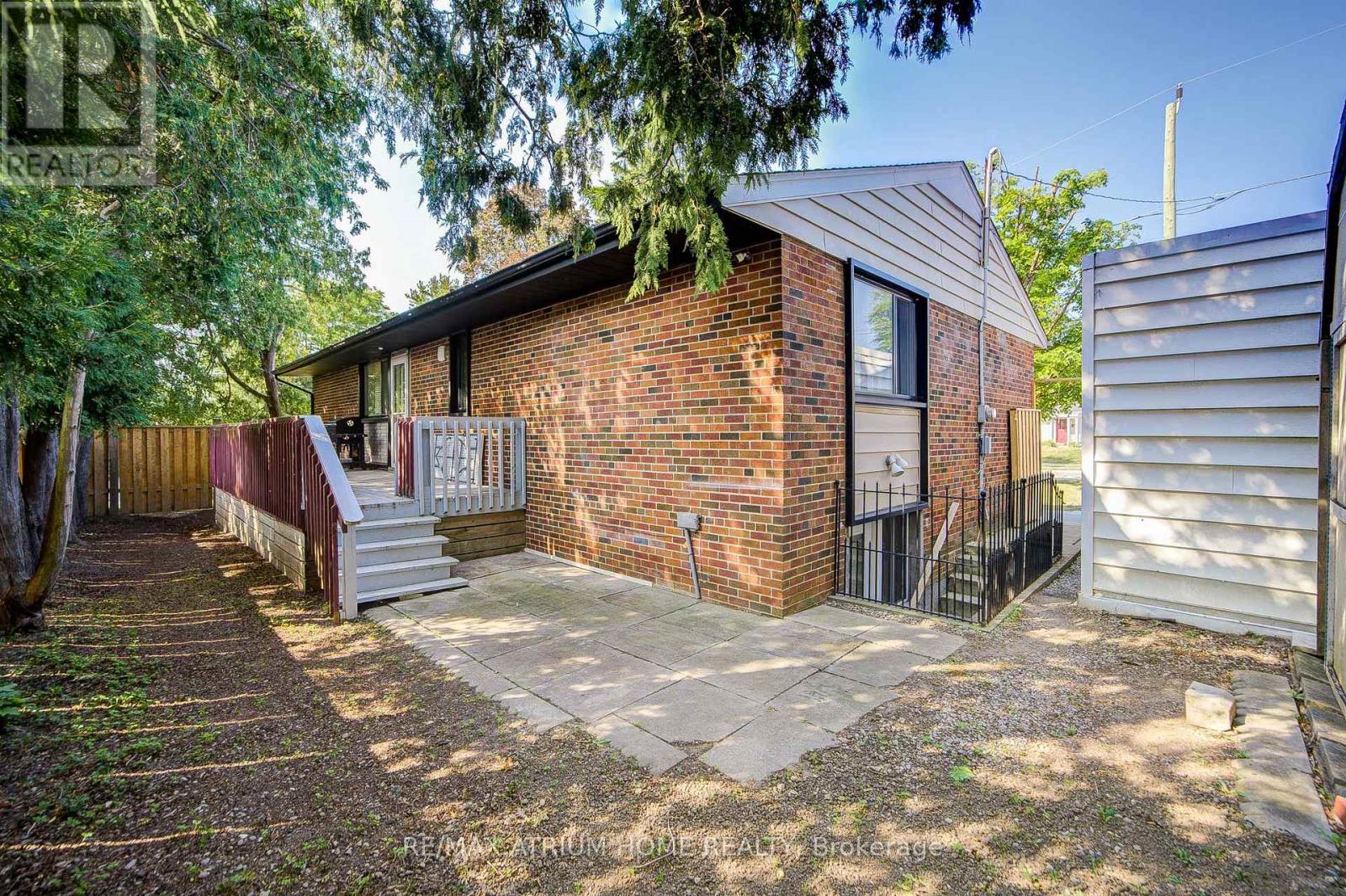 Photo 49 of 29 Starlight Crescent, Richmond Hill ON