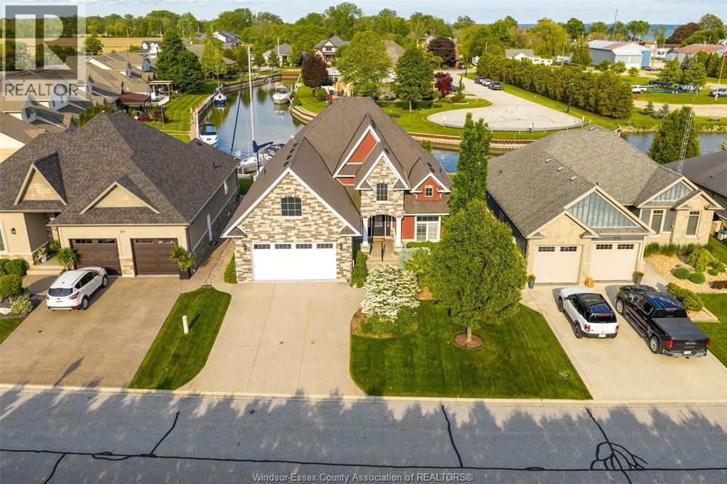 Photo 2 of 33 Montego Bay Crescent, Kingsville ON