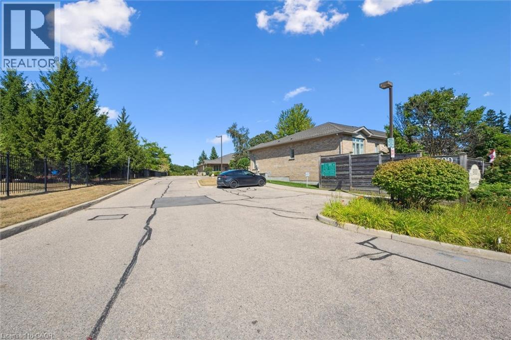 Photo 39 of 900 Doon Village Road Unit 4, Kitchener ON