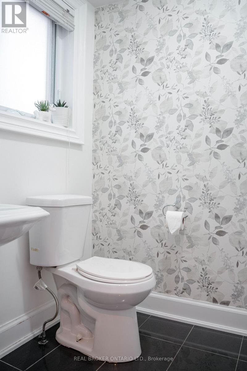 Photo 12 of 393 Hansen Rd North Road, Brampton ON