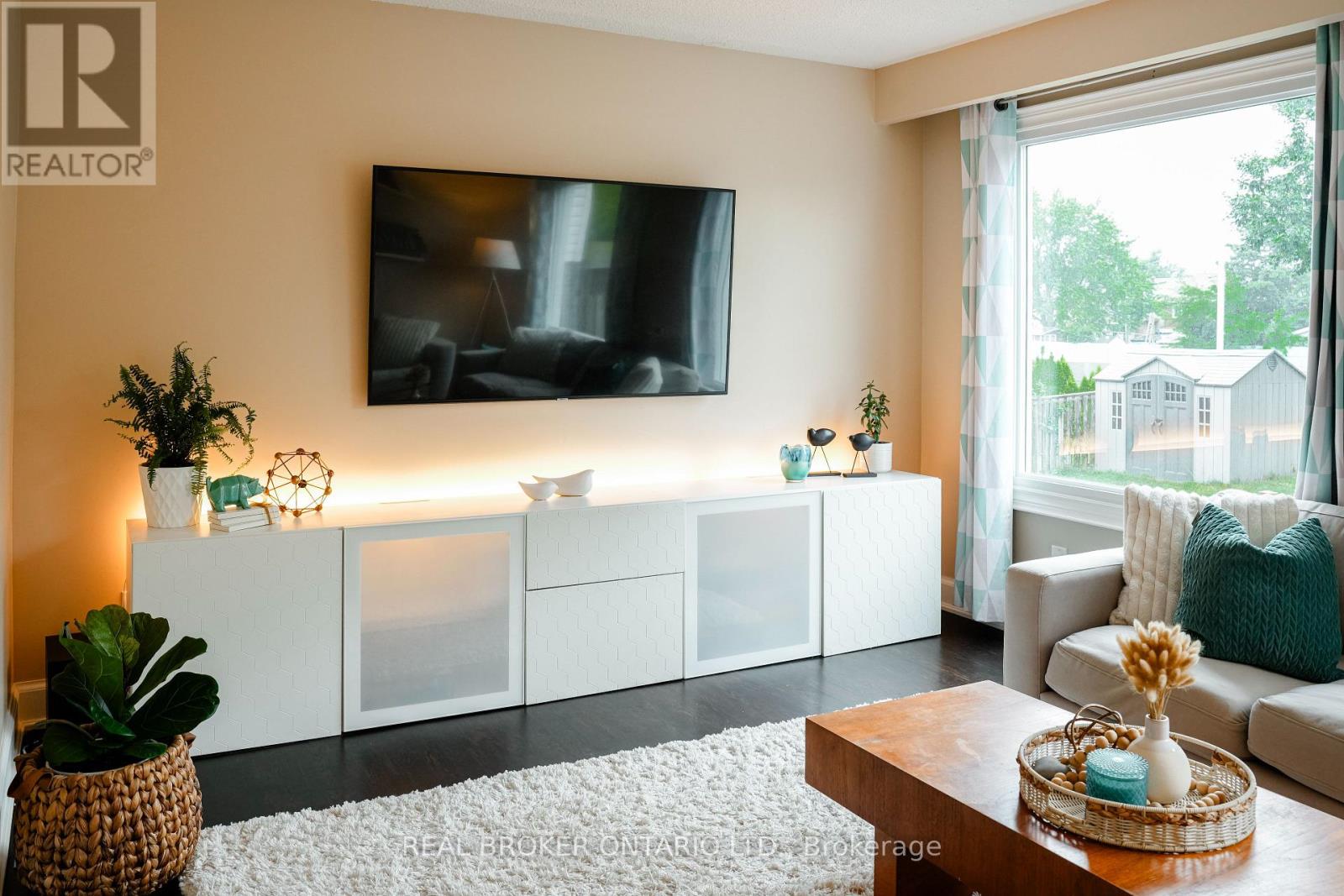 Photo 14 of 393 Hansen Rd North Road, Brampton ON