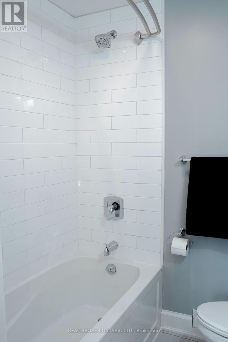 Photo 20 of 393 Hansen Rd North Road, Brampton ON