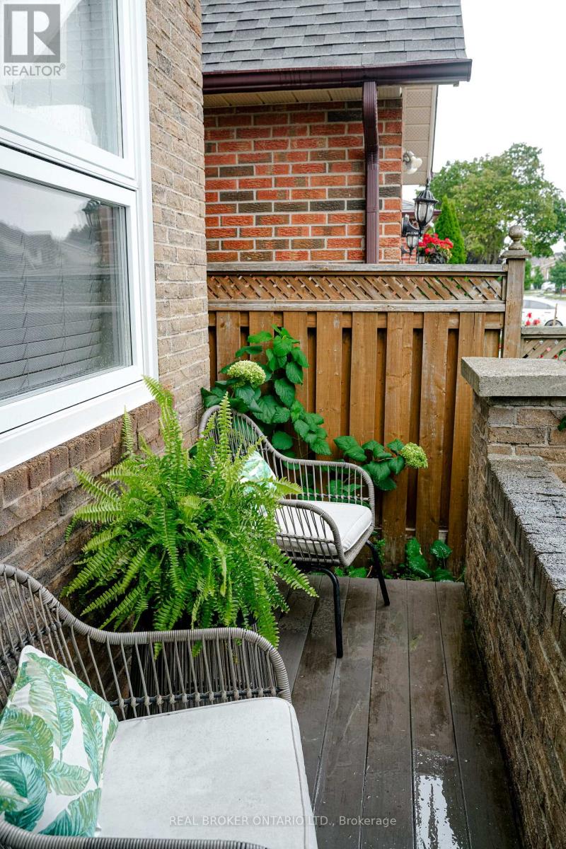 Photo 3 of 393 Hansen Rd North Road, Brampton ON