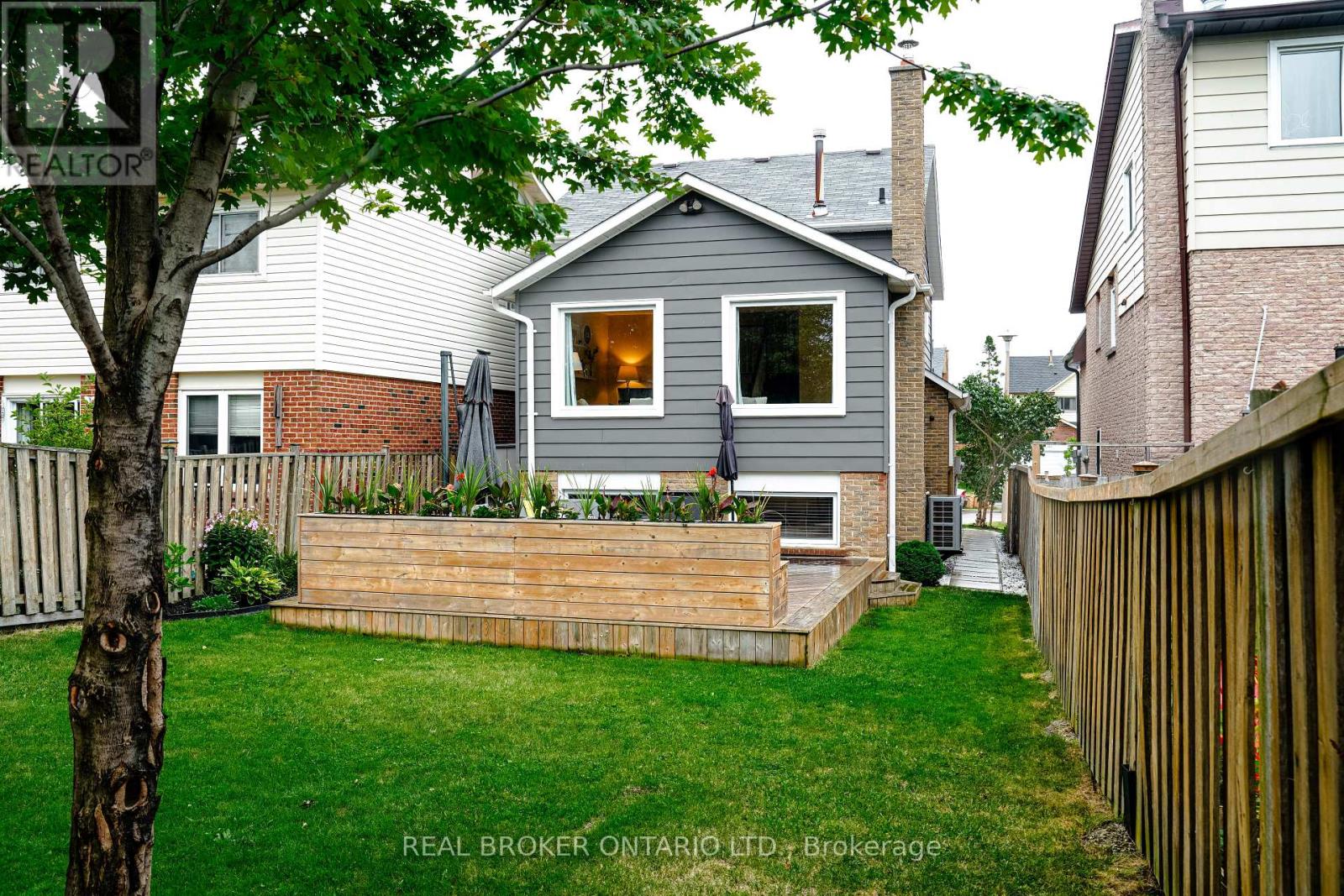 Photo 35 of 393 Hansen Rd North Road, Brampton ON