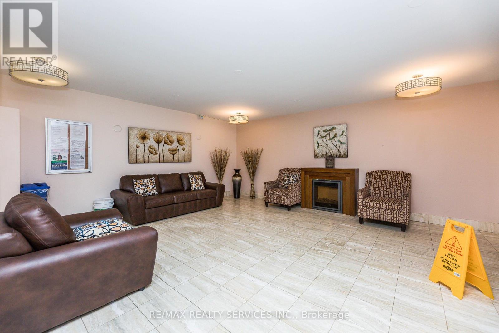 Photo 3 of 302 3 Lisa Street, Brampton ON