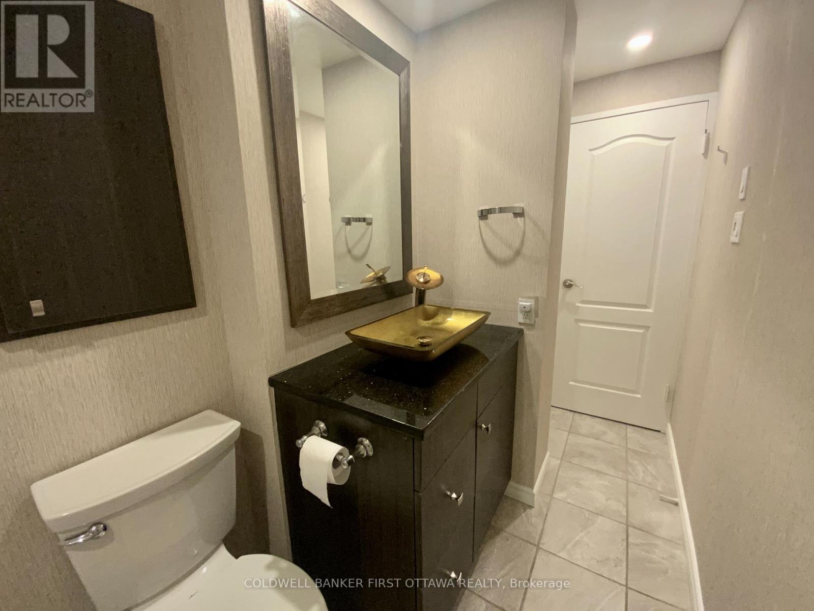 Photo 22 of 506 556 Laurier Avenue W, Ottawa ON
