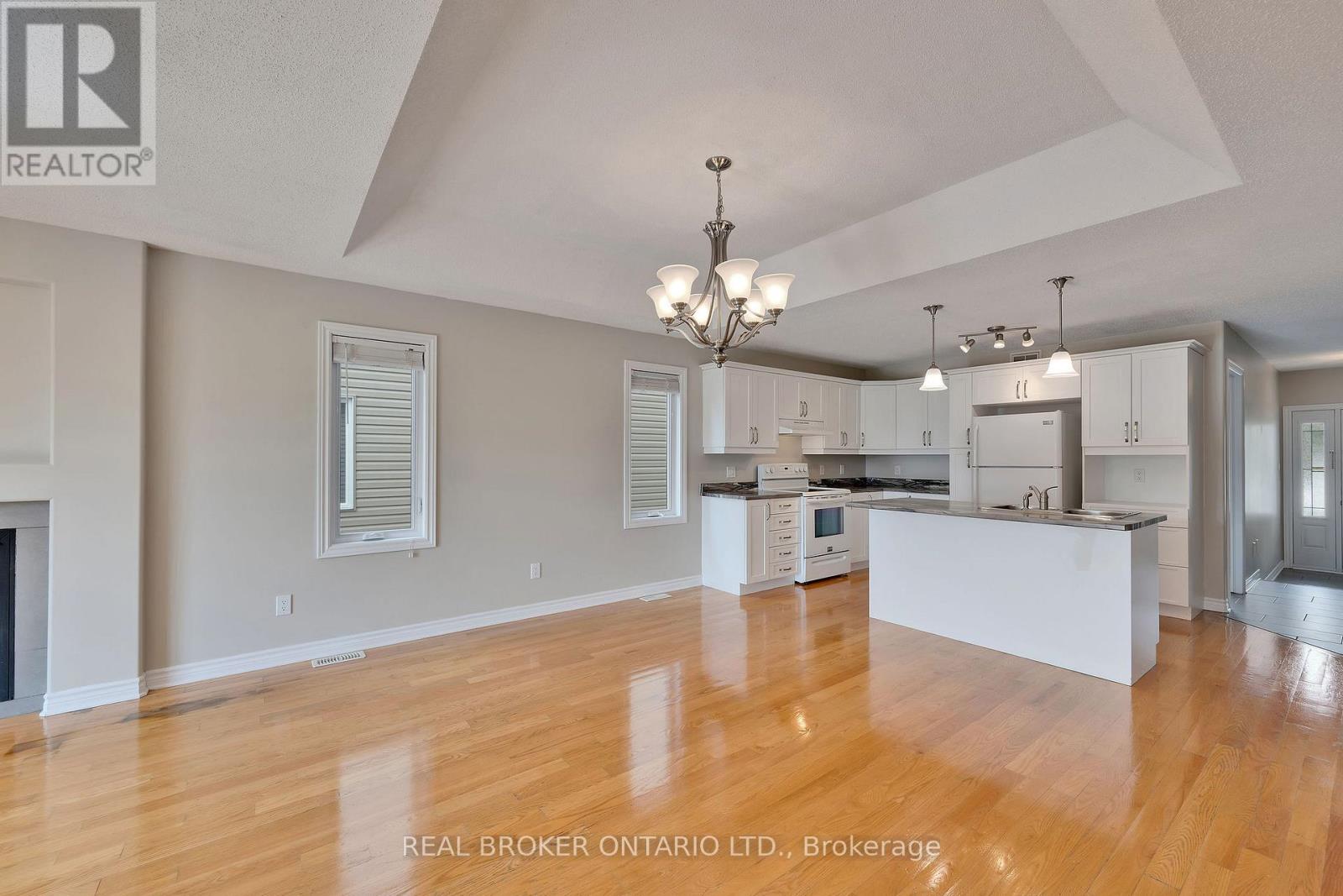 Photo 21 of 12 Abbey Crescent, Russell ON