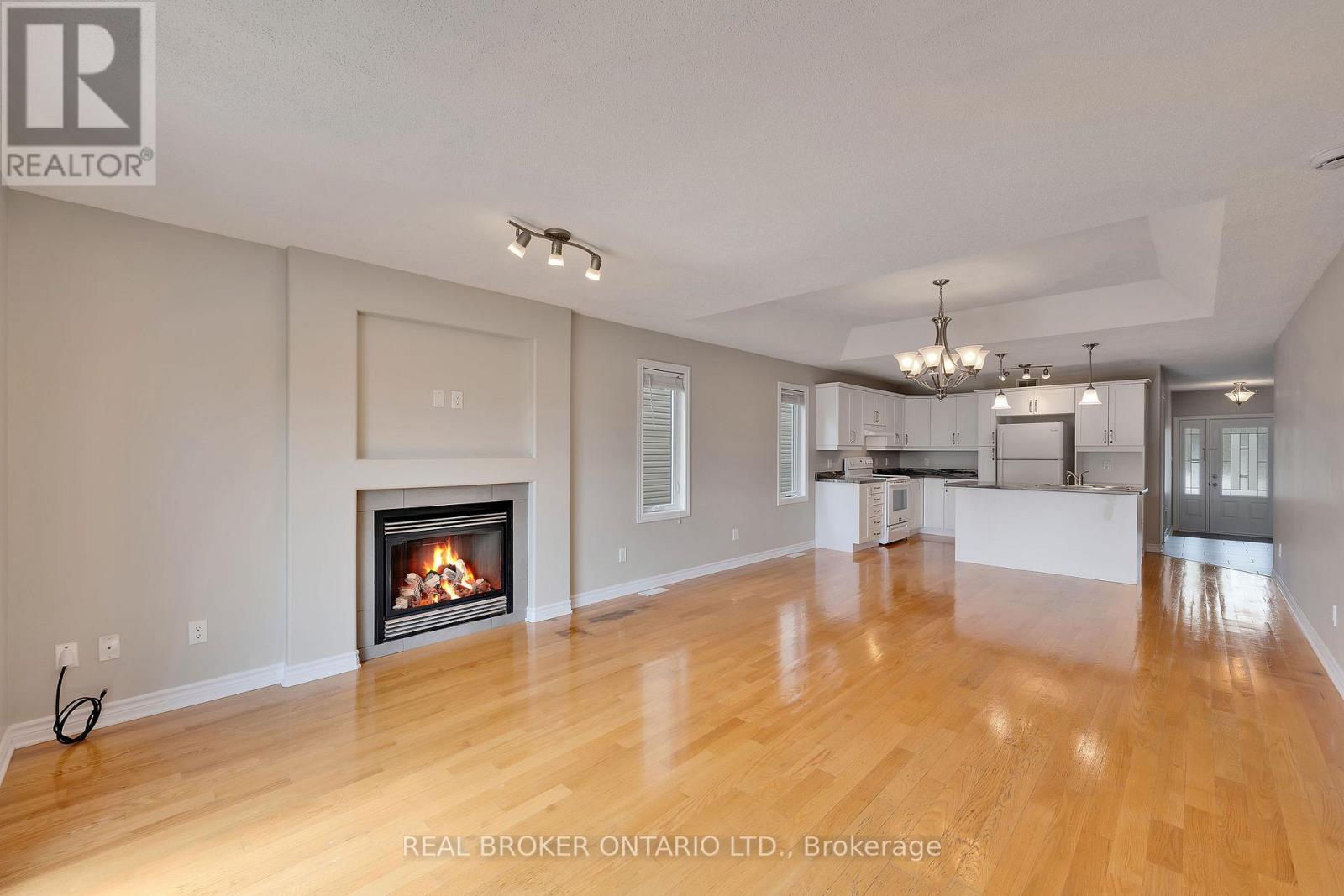 Photo 32 of 12 Abbey Crescent, Russell ON