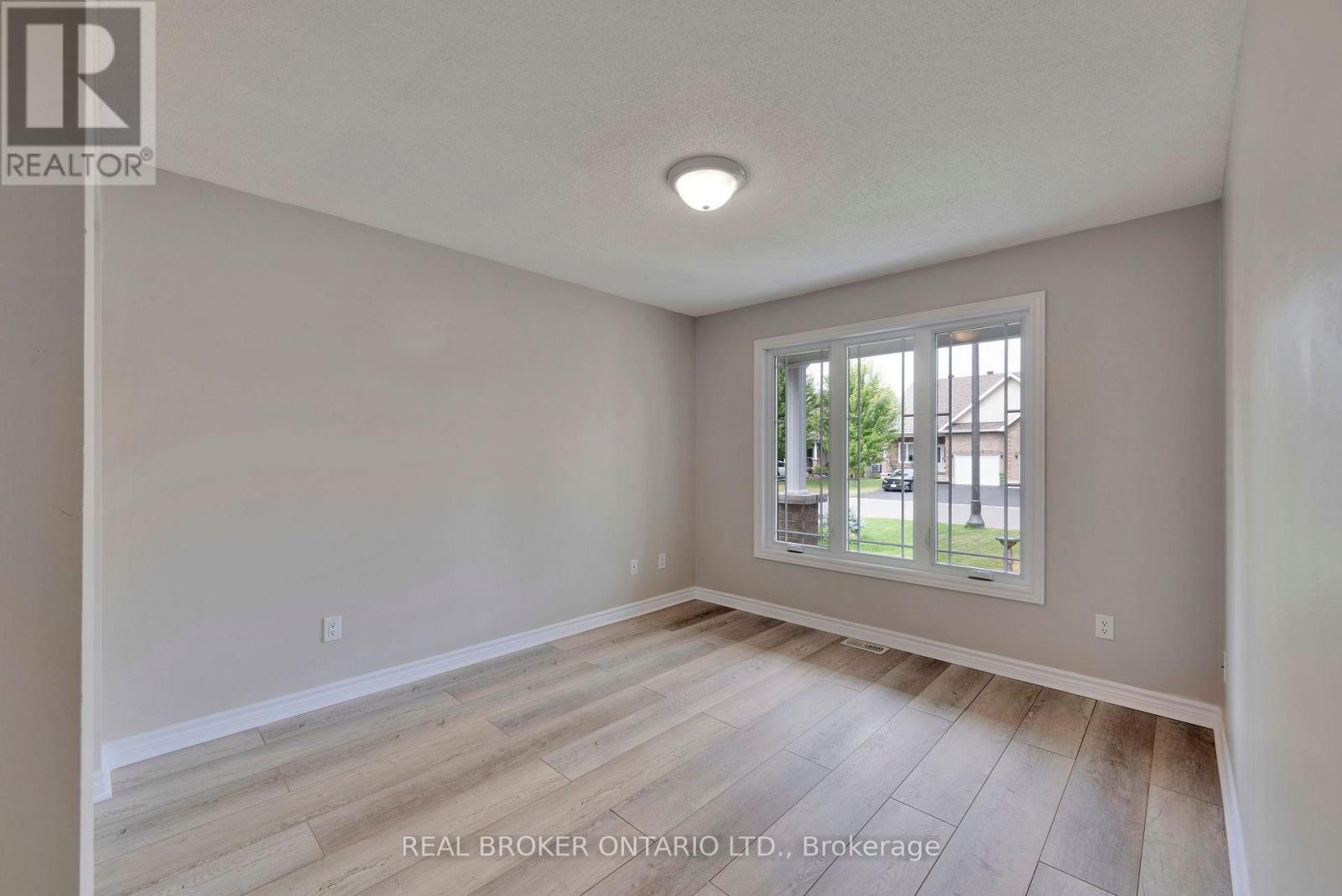 Photo 5 of 12 Abbey Crescent, Russell ON