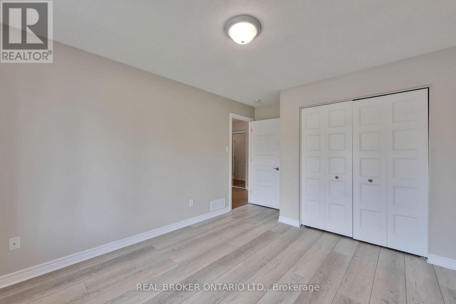 Photo 13 of 12 Abbey Crescent, Russell ON
