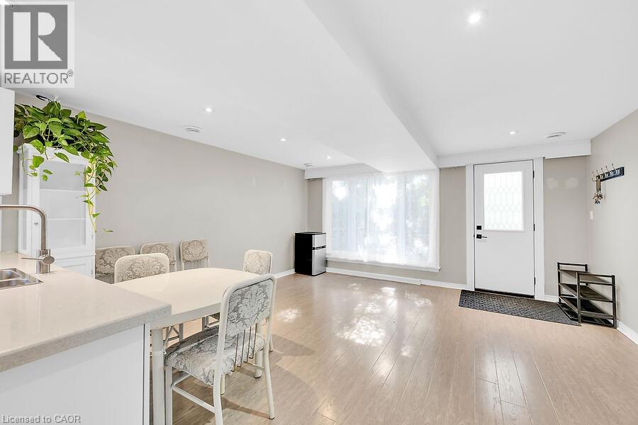 Photo 39 of 23 Mountain Street, Grimsby ON