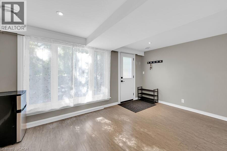 Photo 5 of 23 Mountain Street, Grimsby ON