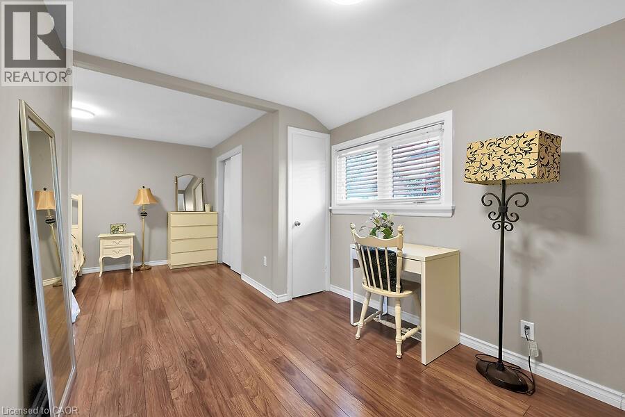 Photo 32 of 23 Mountain Street, Grimsby ON