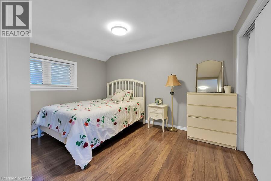 Photo 19 of 23 Mountain Street, Grimsby ON