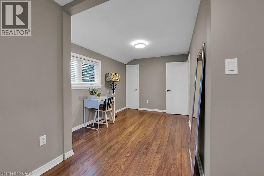 Photo 13 of 23 Mountain Street, Grimsby ON