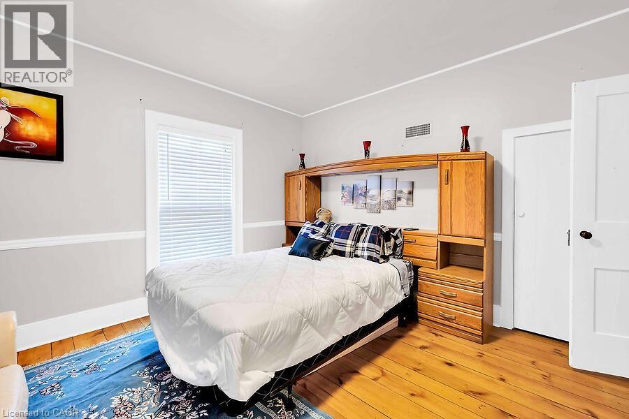 Photo 16 of 23 Mountain Street, Grimsby ON