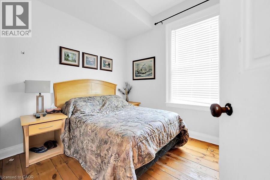 Photo 49 of 23 Mountain Street, Grimsby ON
